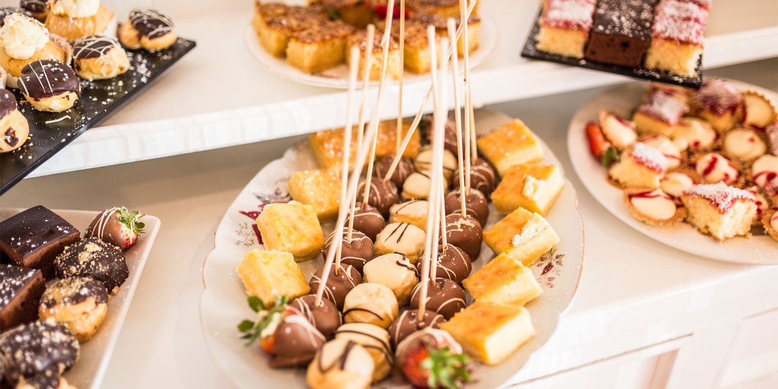 bridge-house-wedding-deserts