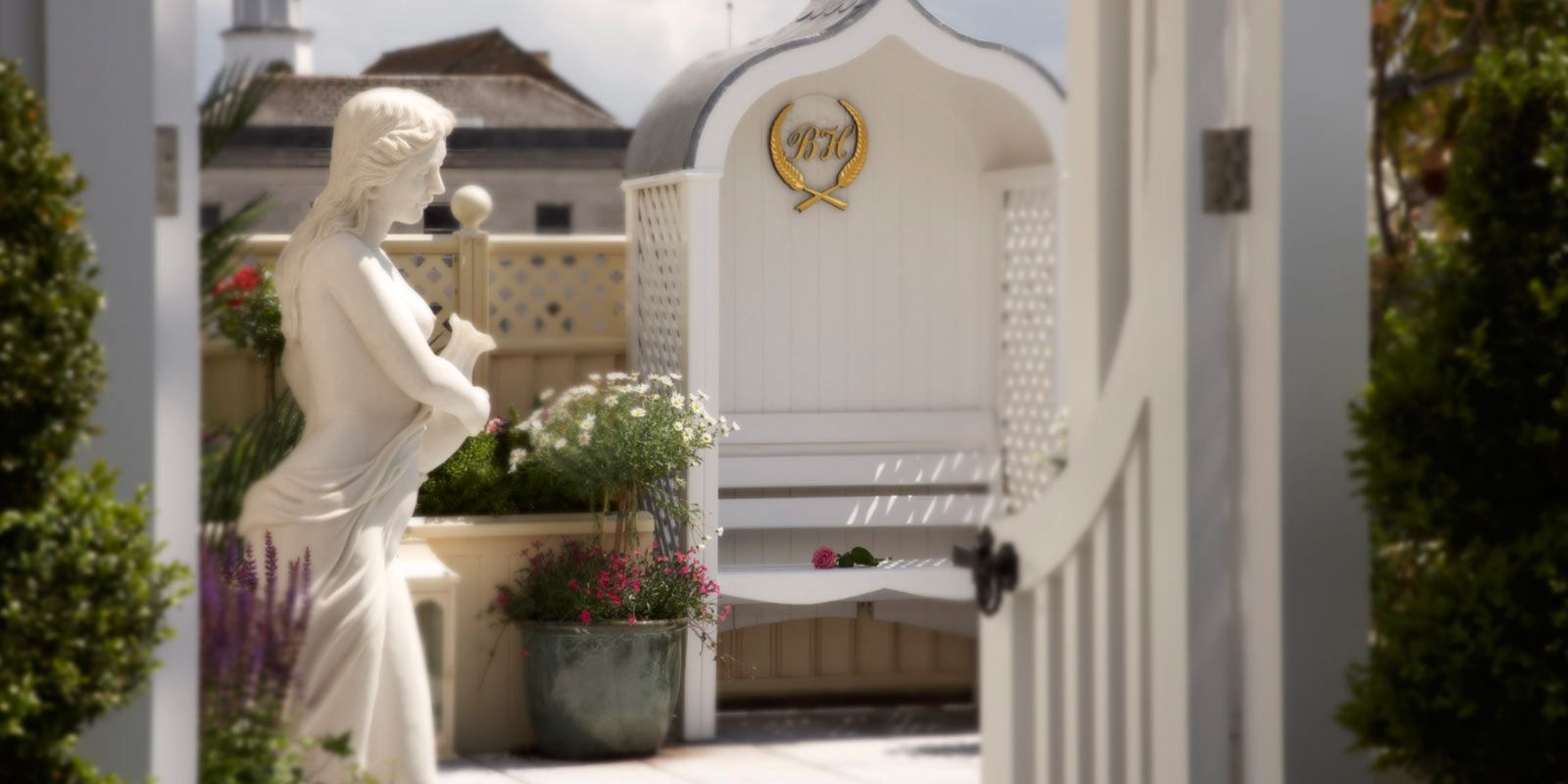 secret-garden-bridge-house-hotel-tullamore