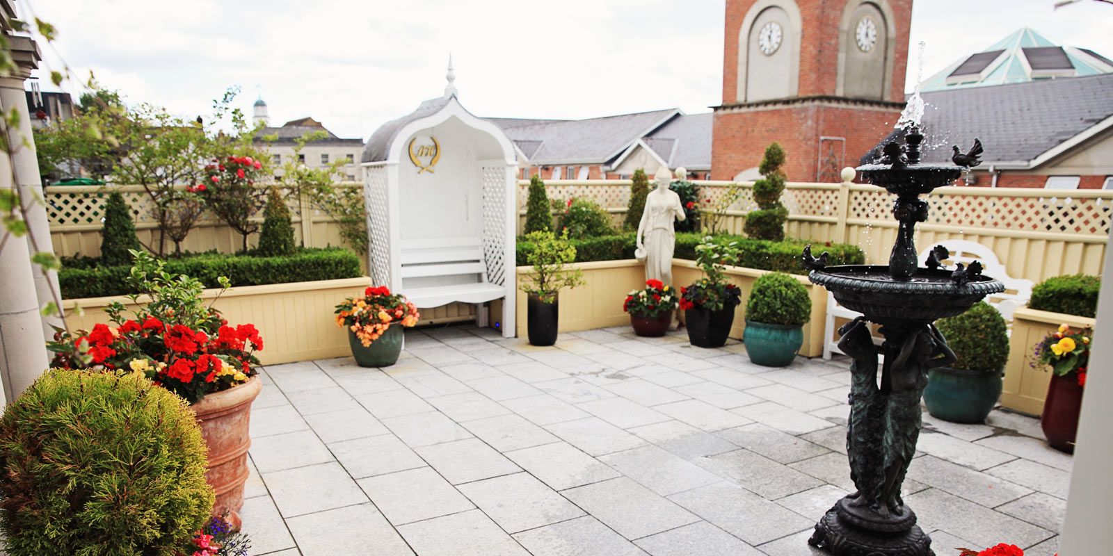 wedding-outside-patio